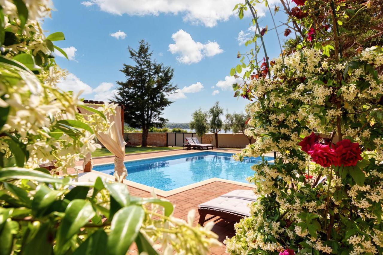 Holiday Home Giardino Marino Pomer Bagian luar foto