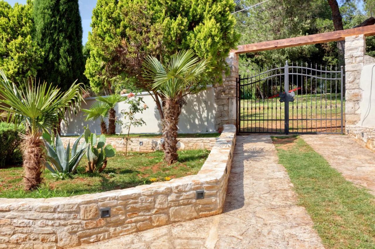 Holiday Home Giardino Marino Pomer Bagian luar foto