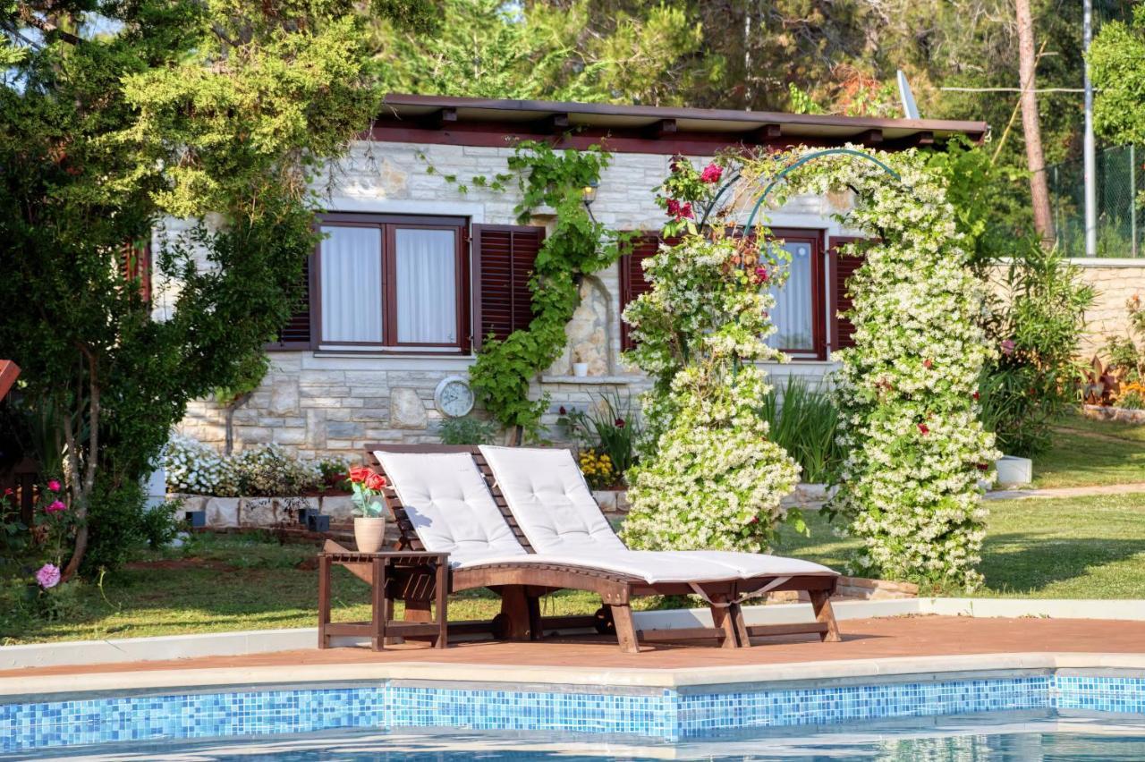 Holiday Home Giardino Marino Pomer Bagian luar foto