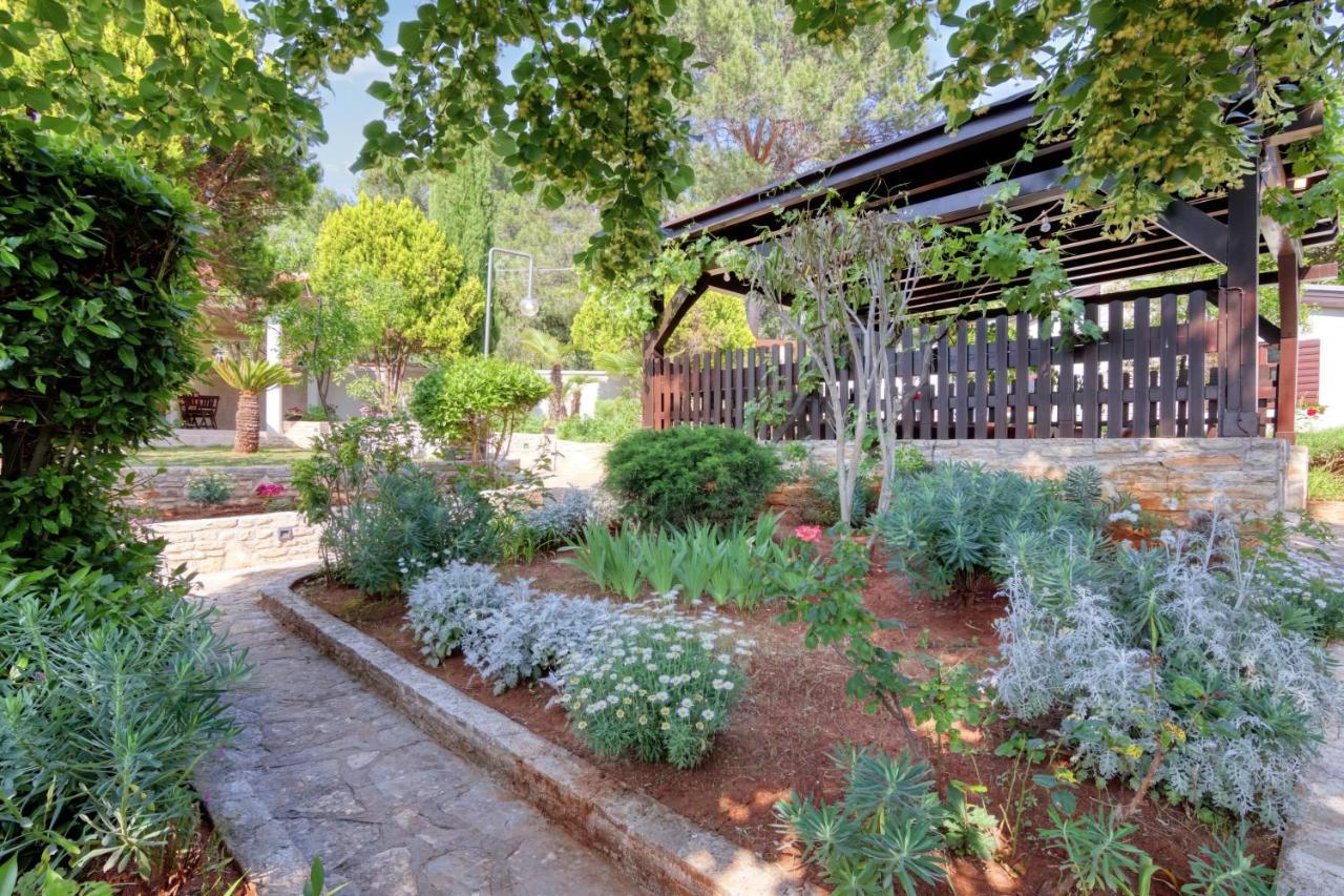 Holiday Home Giardino Marino Pomer Bagian luar foto
