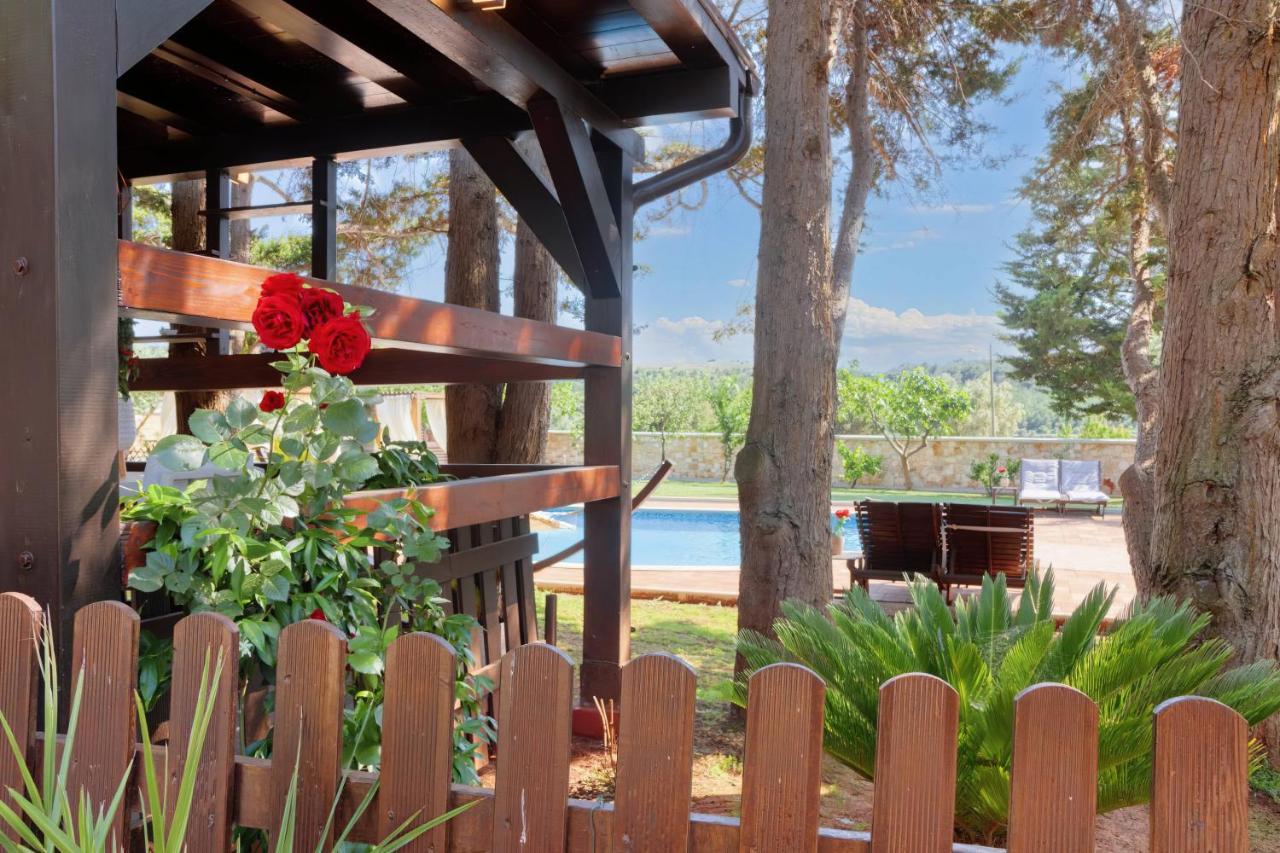 Holiday Home Giardino Marino Pomer Bagian luar foto