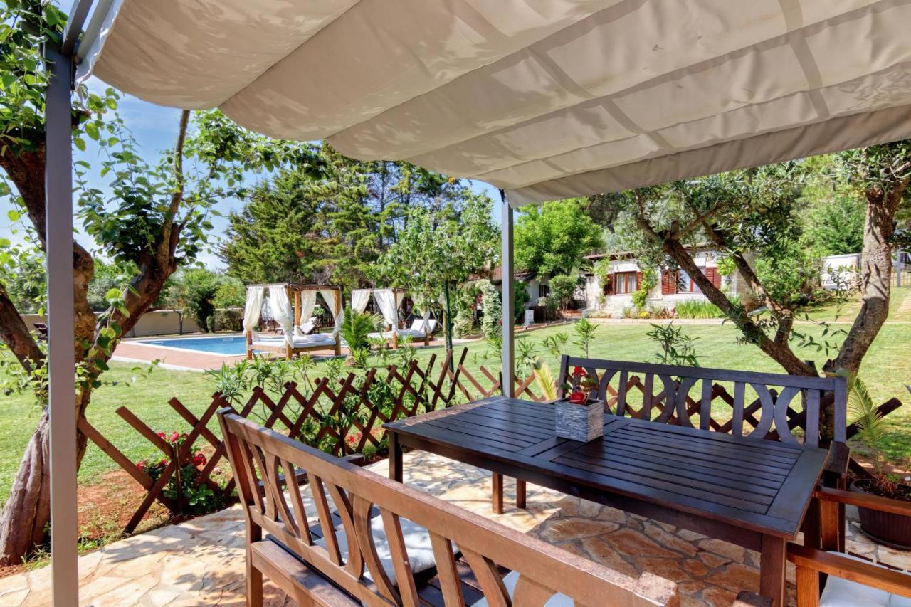 Holiday Home Giardino Marino Pomer Bagian luar foto