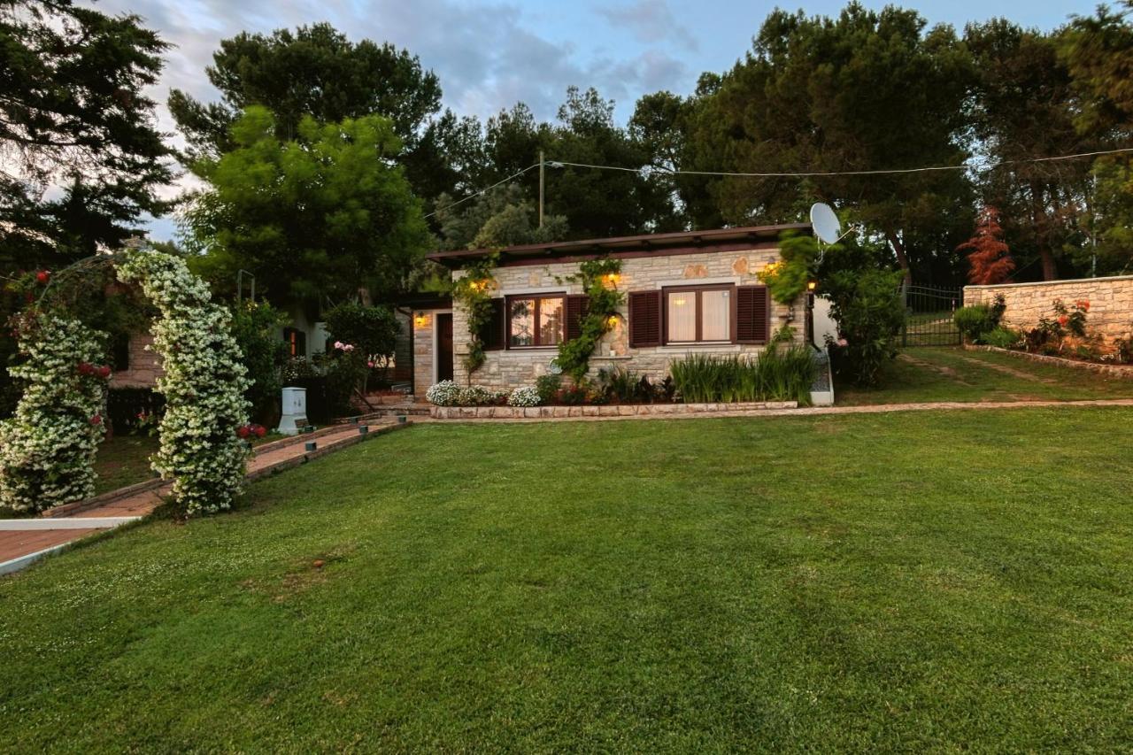 Holiday Home Giardino Marino Pomer Bagian luar foto